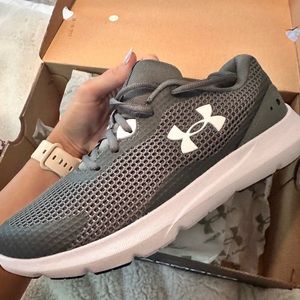 Under Armour Surge Tennis Shoes